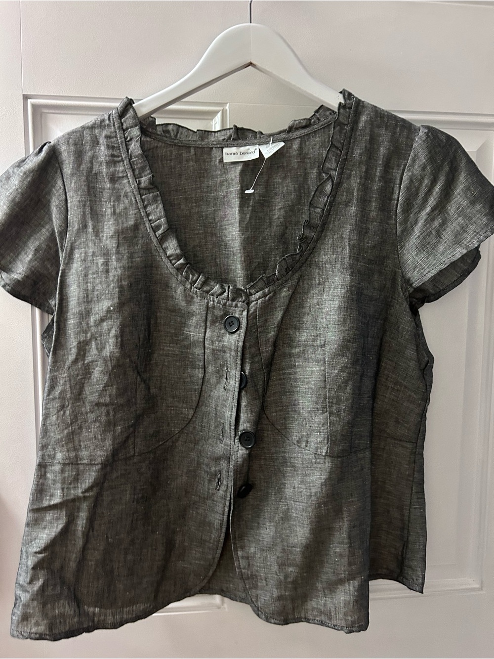 Harve Benard Gray Short-Sleeve Ruffle Scoop Neck Button Front Top